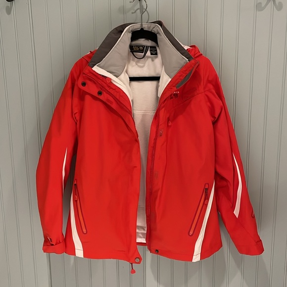 Gorgeous mountain hardwear two layer coat - Picture 3 of 17